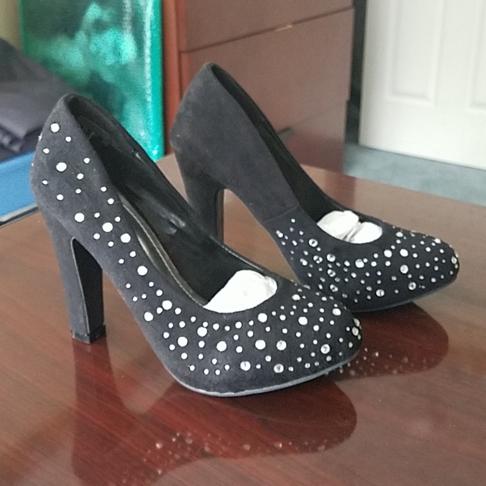 "Attention" Black, Diamond Stud 4" Heels